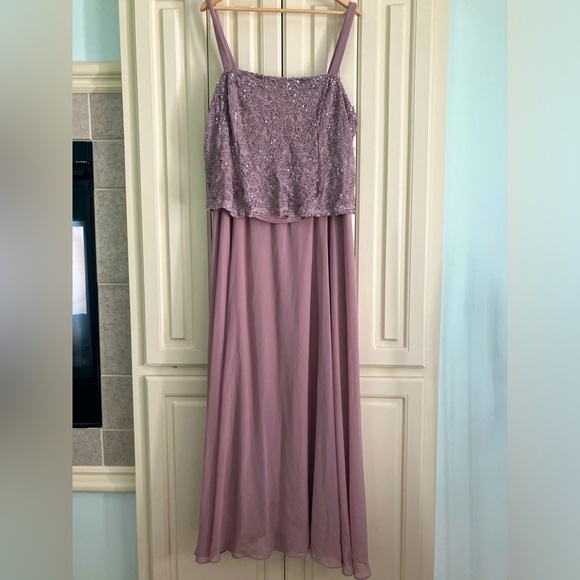 Emma Street Long Lacey Sequin Sleeveless Homecoming Prom Gown Size 24W - Picture 1 of 8